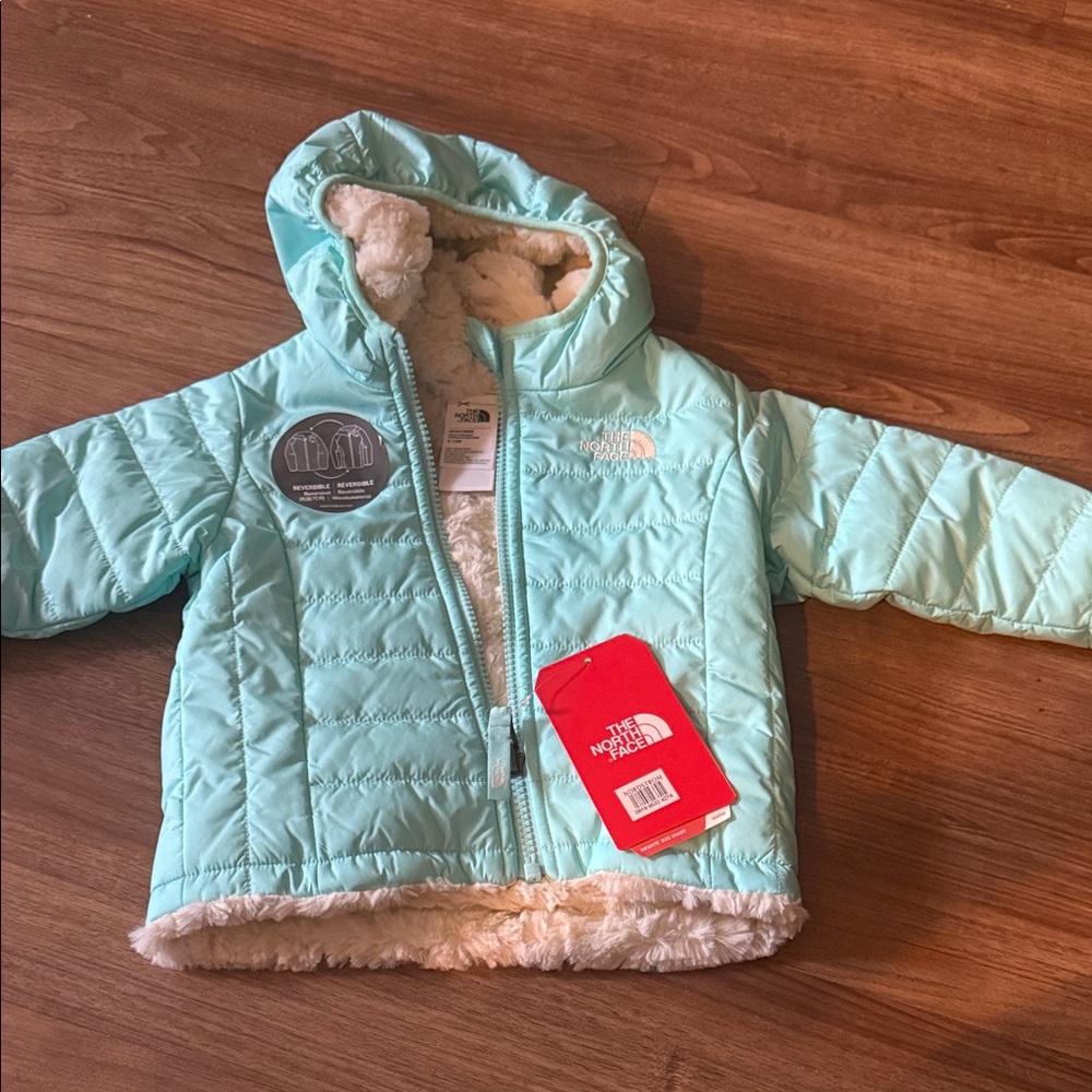 NWT! The North Face Light Blue Quilted Jacket reversible
